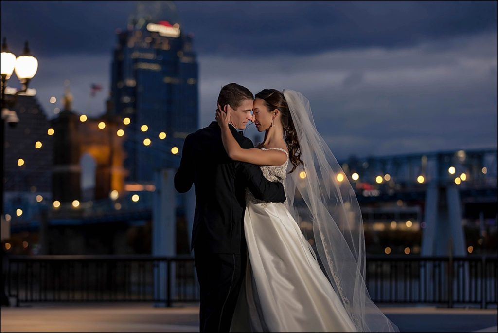 Bride and groom skyline photo